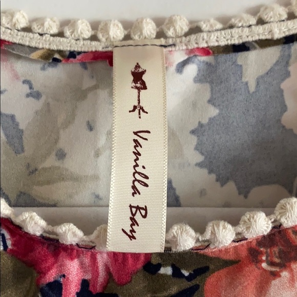 Vanilla Bay Floral Flowy Tank - Picture 4 of 8